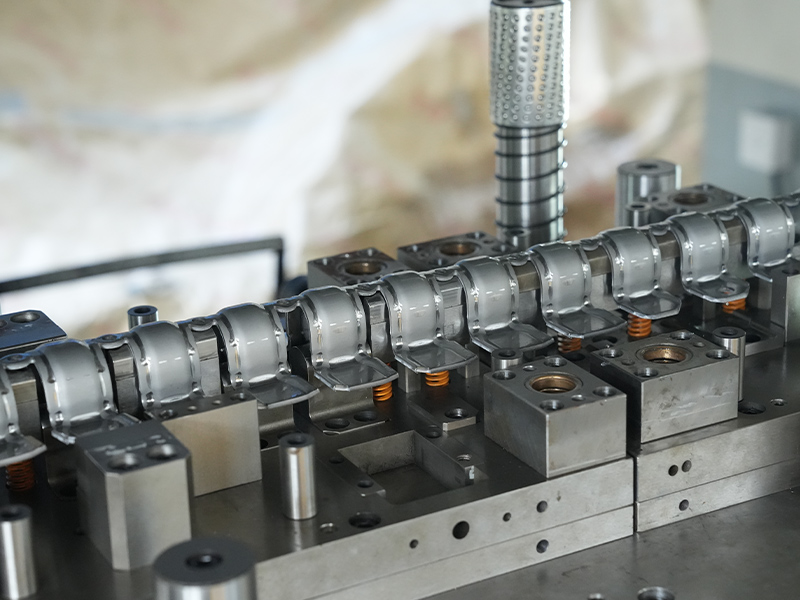 工場内で金属スタンピング部品を作るにはどうなりますか？